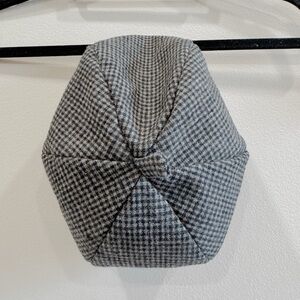 Chic Gray Houndstooth Cap